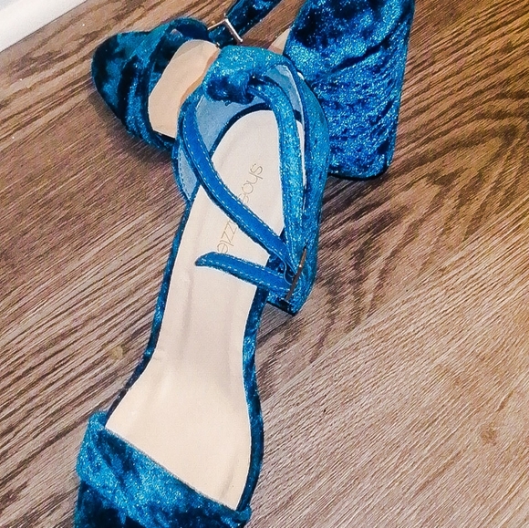 Heeled sandals - Picture 2 of 2